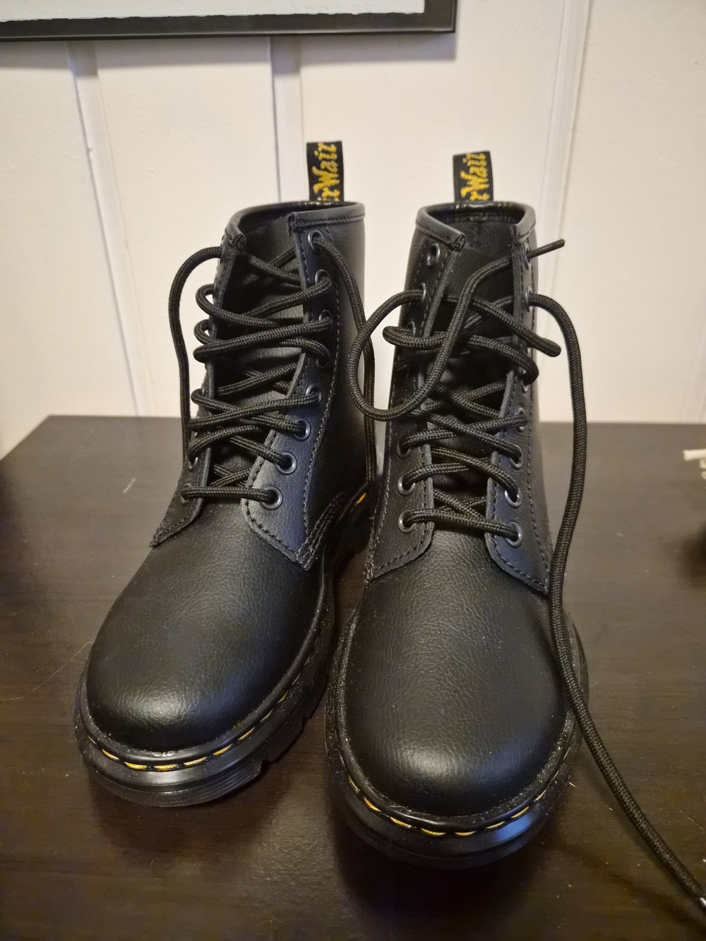 Dr. Martens Aprile 8-Eye Boots